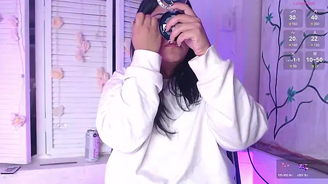 Snapshot of JulianaCastillo chatting on 01-25-25, 08:31 JulianaCastillo online show from 01-25-25, 08:31