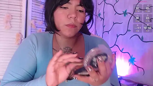 Snapshot of JulianaCastillo chatting on 01-28-25, 05:11 JulianaCastillo online show from 01-28-25, 05:11