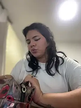 Snapshot of JulianaCastillo chatting on 02-09-25, 08:44 JulianaCastillo online show from 02-09-25, 08:44