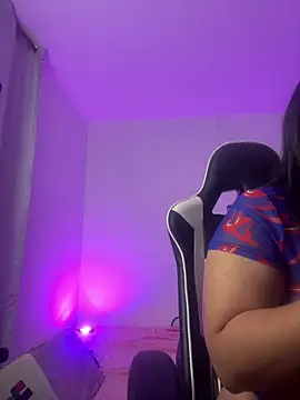 Snapshot of JulianaCastillo chatting on 03-05-25, 08:10 JulianaCastillo online show from 03-05-25, 08:10