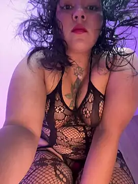 Snapshot of JulianaCastillo chatting on 03-08-25, 08:22 JulianaCastillo online show from 03-08-25, 08:22