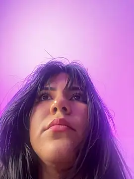 Snapshot of JulianaCastillo chatting on 03-15-25, 08:04 JulianaCastillo online show from 03-15-25, 08:04