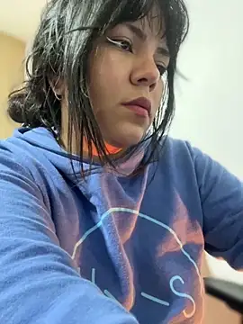 Snapshot of JulianaCastillo chatting on 09-23-25, 05:10 JulianaCastillo online show from 09-23-25, 05:10