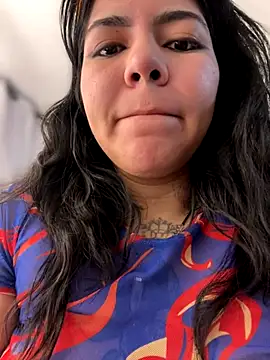 Snapshot of JulianaCastillo chatting on 10-15-25, 10:37 JulianaCastillo online show from 10-15-25, 10:37