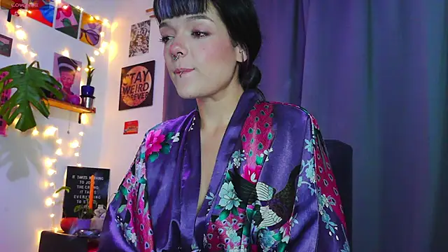 Snapshot of purple_em69 chatting on 01-21-25, 07:15 purple em69 online show from 01-21-25, 07:15
