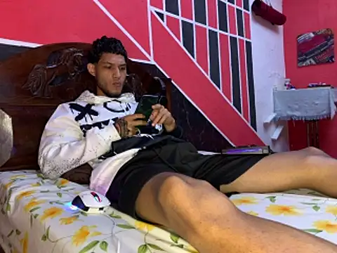 Snapshot of tanned_boy chatting on 06-08-26, 03:56 tanned boy online show from 06-08-26, 03:56