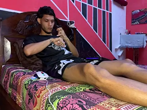 Snapshot of tanned_boy chatting on 06-12-26, 09:52 tanned boy online show from 06-12-26, 09:52