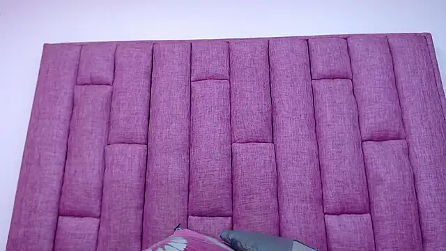 CrushOnMe  online show from 01-11-26, 08:30