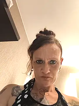 renegade vyxxen online show from 03-25-26, 01:55