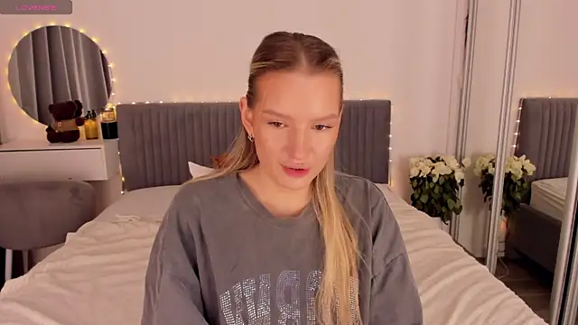 CassieRayss online show from 06-24-26, 09:19