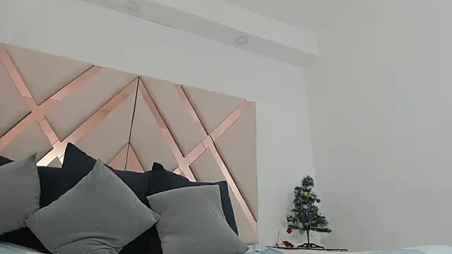 emma castilloo online show from 12-15-25, 11:09