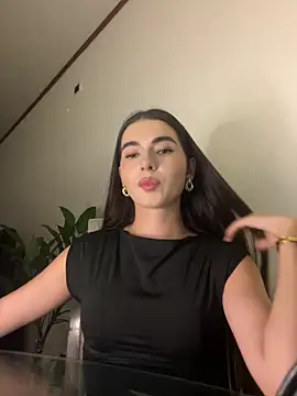 Snapshot of Coralinee_01 chatting on 12-22-25, 01:24 Coralinee 01 online show from 12-22-25, 01:24