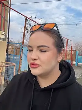 leila beayte  online show from 03-22-25, 02:14