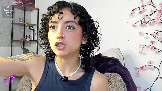 Snapshot of sami_monroe chatting on 03-12-26, 02:01 sami monroe online show from 03-12-26, 02:01