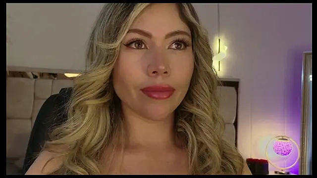 Snapshot of Ammy_Castro chatting on 06-18-26, 09:30 Ammy Castro online show from 06-18-26, 09:30