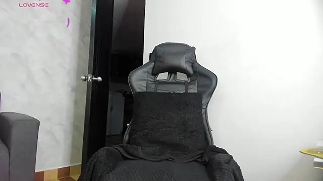 Snapshot of deyy_madissonn chatting on 02-14-26, 09:55 deyy madissonn online show from 02-14-26, 09:55