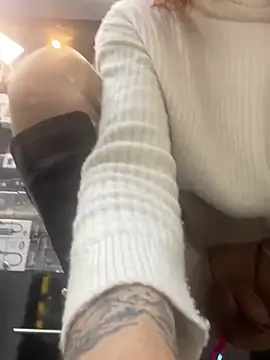 Snapshot of Juliana_Saenzz chatting on 03-22-25, 03:42 Juliana Saenzz online show from 03-22-25, 03:42