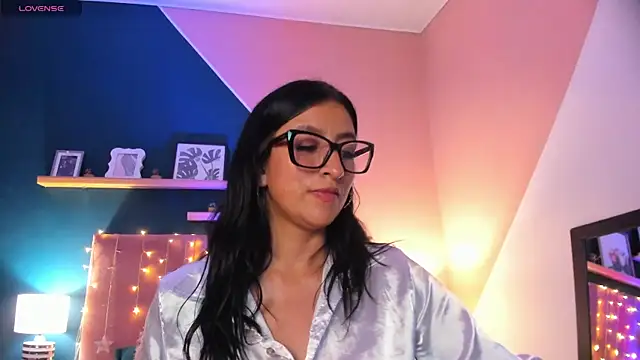 Snapshot of kira_moon__ chatting on 12-12-24, 11:47 kira moon online show from 12-12-24, 11:47
