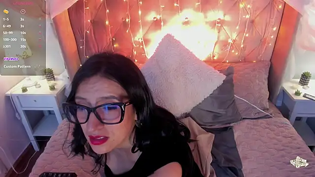 Snapshot of kira_moon__ chatting on 03-08-25, 08:25 kira moon online show from 03-08-25, 08:25