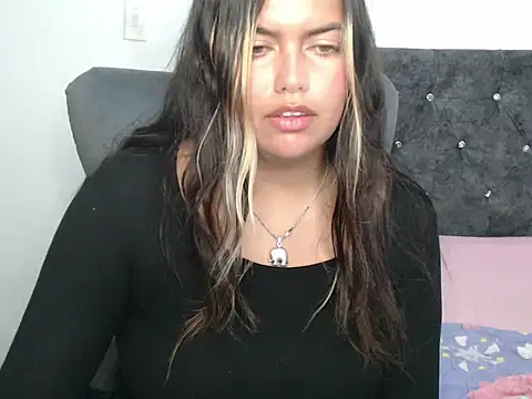 Snapshot of sweetkitty_16 chatting on 03-11-26, 05:02 sweetkitty 16 online show from 03-11-26, 05:02