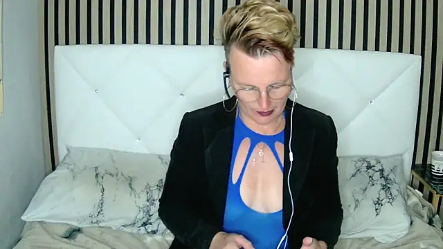 Snapshot of xxNoeliaxx chatting on 12-31-24, 11:31 xxNoeliaxx online show from 12-31-24, 11:31