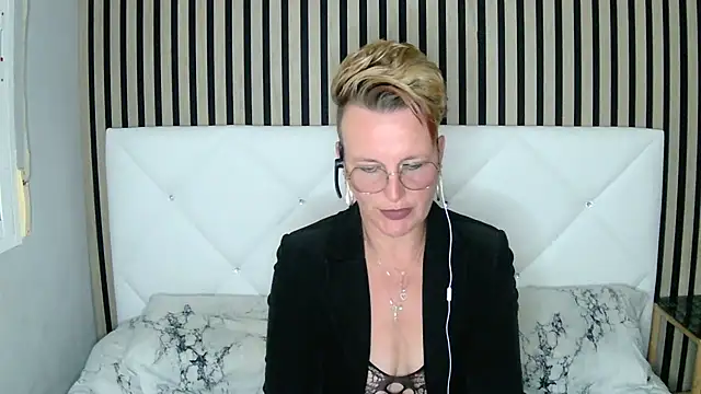 Snapshot of xxNoeliaxx chatting on 01-12-25, 02:09 xxNoeliaxx online show from 01-12-25, 02:09