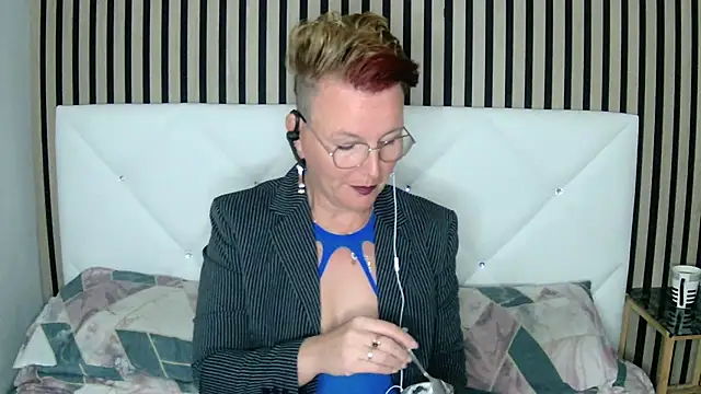 Snapshot of xxNoeliaxx chatting on 02-06-25, 04:21 xxNoeliaxx online show from 02-06-25, 04:21
