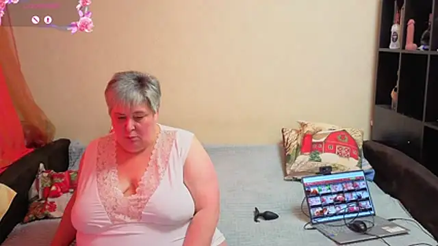 Snapshot of Klio5678 chatting on 02-19-26, 08:54 Klio5678 online show from 02-19-26, 08:54