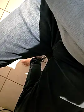 Snapshot of Lorent6969 chatting on 03-11-26, 04:24 Lorent6969 online show from 03-11-26, 04:24