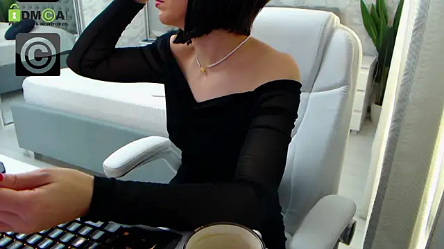 Ellysse  online show from 12-19-24, 08:45