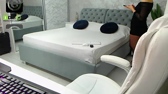 Ellysse  online show from 12-23-24, 09:16