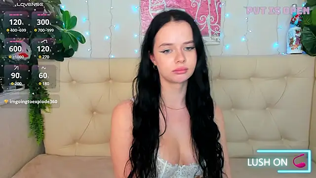Snapshot of Lori__Hell chatting on 02-19-25, 05:38 Lori Hell online show from 02-19-25, 05:38