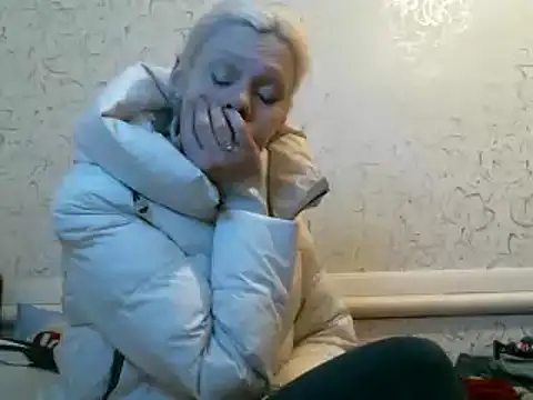 Snapshot of Julie_Silver chatting on 02-10-25, 07:38 Julie Silver online show from 02-10-25, 07:38