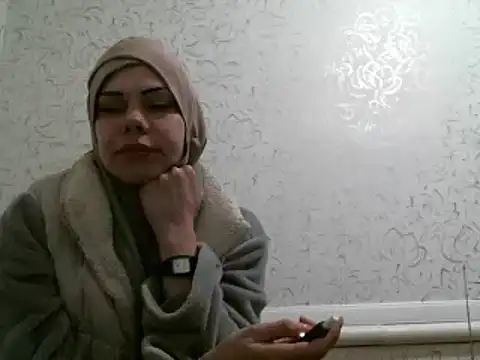 Snapshot of Julie_Silver chatting on 02-25-25, 03:05 Julie Silver online show from 02-25-25, 03:05