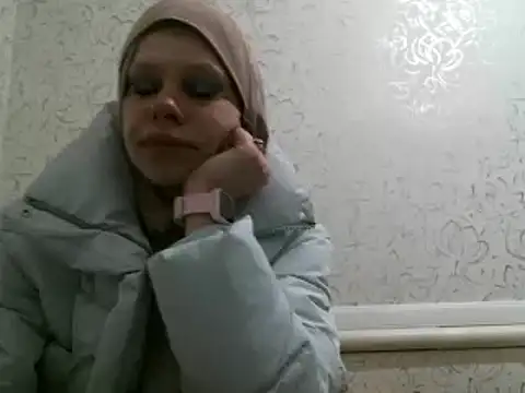 Snapshot of Julie_Silver chatting on 02-26-25, 06:43 Julie Silver online show from 02-26-25, 06:43