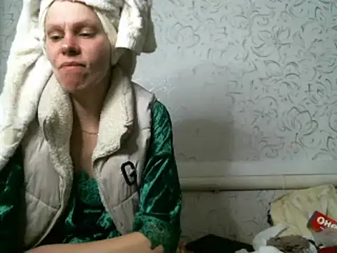 Snapshot of Julie_Silver chatting on 02-27-25, 04:53 Julie Silver online show from 02-27-25, 04:53