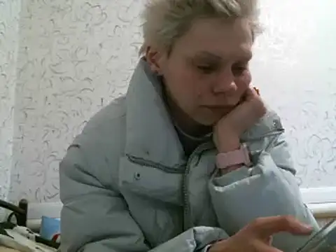Snapshot of Julie_Silver chatting on 03-04-25, 10:57 Julie Silver online show from 03-04-25, 10:57