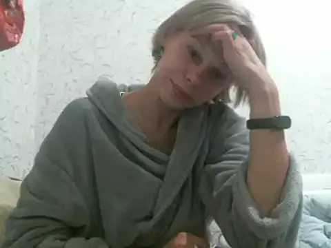 Snapshot of Julie_Silver chatting on 10-09-25, 07:56 Julie Silver online show from 10-09-25, 07:56