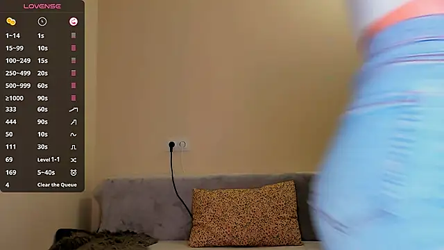 Kimmberr online show from 04-18-26, 02:48