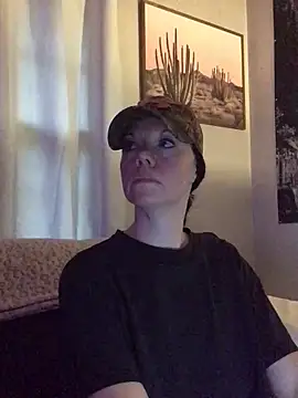 SidneyRaee online show from 10-28-25, 03:47