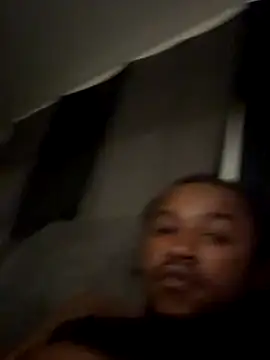 Snapshot of MandingoSlinging chatting on 10-24-25, 08:33 MandingoSlinging online show from 10-24-25, 08:33