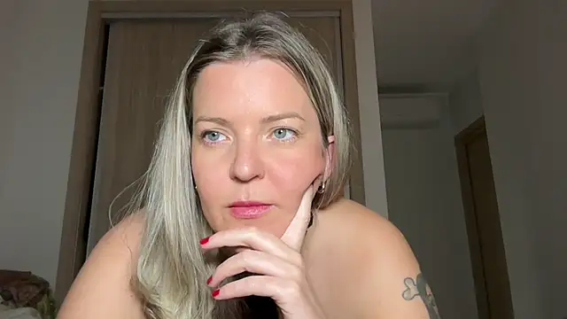 naughtyhollyxxxx online show from 01-09-25, 04:17