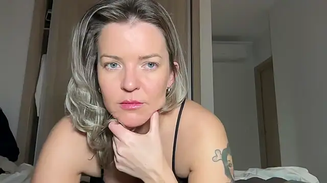 naughtyhollyxxxx online show from 02-05-25, 04:03