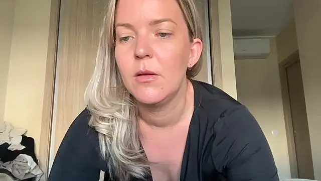 naughtyhollyxxxx online show from 09-15-25, 07:41