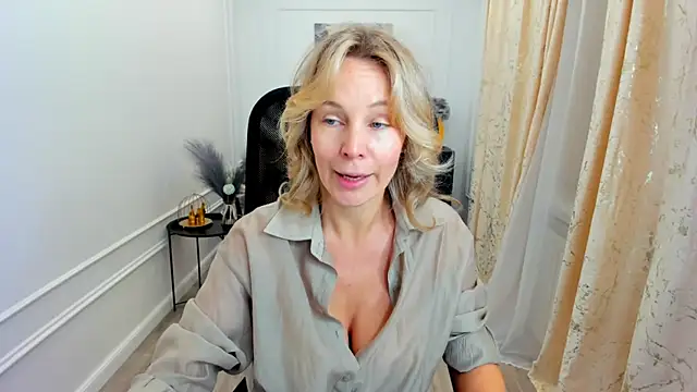Sinty Devis online show from 06-19-26, 04:17