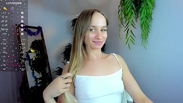 Snapshot of Mad1en chatting on 12-23-24, 05:28 Mad1en online show from 12-23-24, 05:28