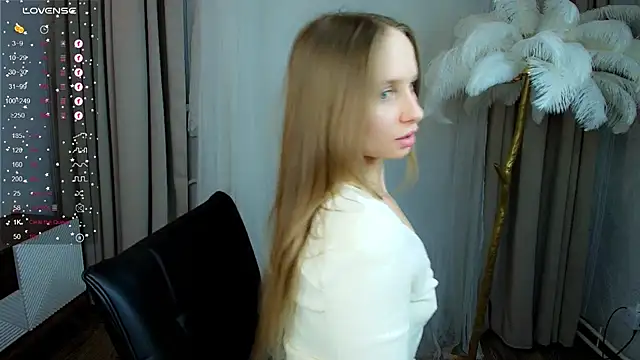 Snapshot of Mad1en chatting on 01-13-25, 05:55 Mad1en online show from 01-13-25, 05:55