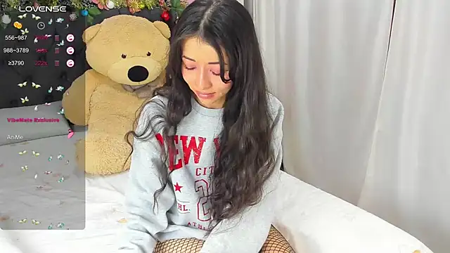 Snapshot of SophiaLiu chatting on 12-14-24, 10:28 SophiaLiu online show from 12-14-24, 10:28