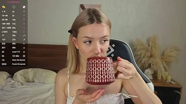 IdaValenti online show from 09-22-25, 01:07