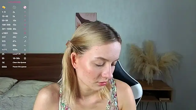 IdaValenti online show from 10-10-25, 01:04